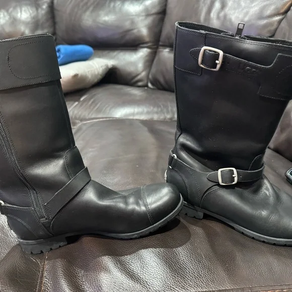 UGG Black Leather Boots with Cream Lining 1001656 - Picture 4 of 5